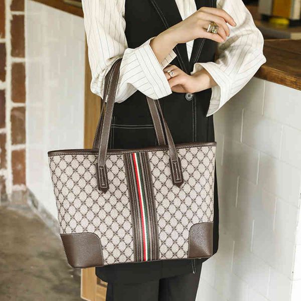 2022 spring new printed tote bag large capacity shoulder bag simple portable women's commuter
2022 spring new printed tote bag large capacity shoulder bag simple portable women's commuter