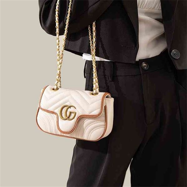 new fashion soft leather chain wavy pattern love texture foreign style one messenger design purses online 
new fashion soft leather chain wavy pattern love texture foreign style one messenger design purses online