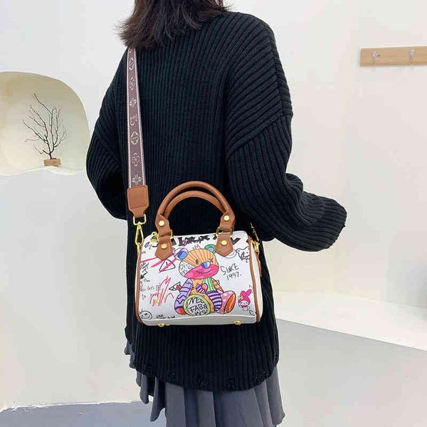 little bear graffiti bag women's fashion hand-held shoulder style broadband msenger pillow 2022 trendy design ladies sachet
little bear graffiti bag women's fashion hand-held shoulder style broadband msenger pillow 2022 trendy design ladies sachet