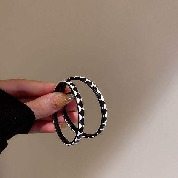 925 silver needle fashion houndstooth ear ring european and american personalized exaggerated black and white plaid earrings internet celebr, Golden
925 silver needle fashion houndstooth ear ring european and american personalized exaggerated black and white plaid earrings internet celebr, Golden