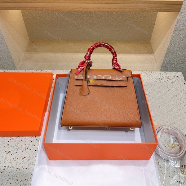 designer women totes shoulder bags cowskin leather handbag fashion purse scarf charm shoulders straps bag 2022 locks package handbags
designer women totes shoulder bags cowskin leather handbag fashion purse scarf charm shoulders straps bag 2022 locks package handbags