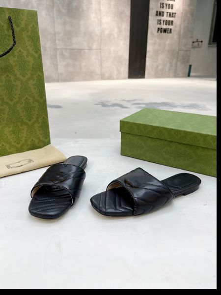 2022 style men and women slippers, casual all-match classic sandals, men's beach slides, women's home slides, Black
2022 style men and women slippers, casual all-match classic sandals, men's beach slides, women's home slides, Black