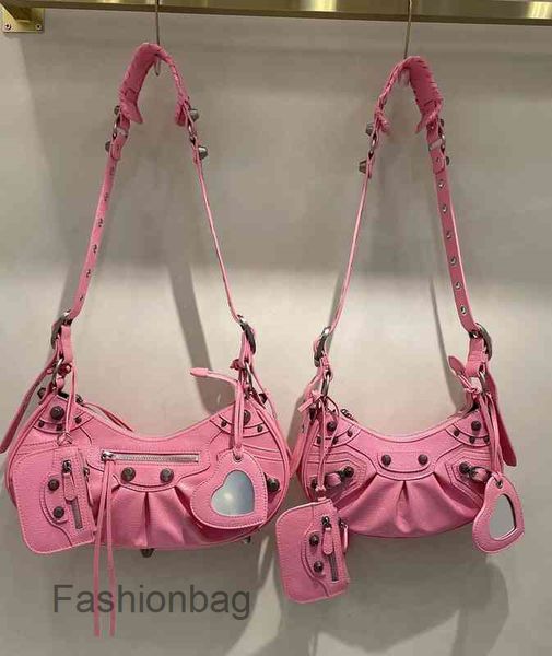 balencaigass bag women handbags 2022 b designer home le cagole vintage rivet locomotive moon tooth saddle armpit female messenger pfcr
balencaigass bag women handbags 2022 b designer home le cagole vintage rivet locomotive moon tooth saddle armpit female messenger pfcr