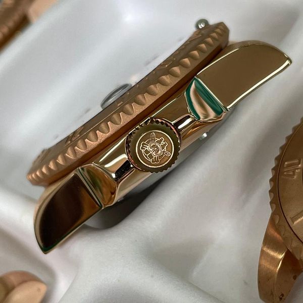 wristwatches sd1953s steeldive men's luxury bronze classic wristwatch c3 green luminous nh35 movement 300m waterproof mechanical diving, Slivery;brown
wristwatches sd1953s steeldive men's luxury bronze classic wristwatch c3 green luminous nh35 movement 300m waterproof mechanical diving, Slivery;brown