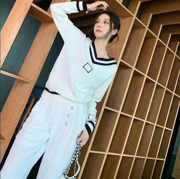 fall 2022 fashion designer women's knits wear heart-shaped v-neck knit vertical alphabet embroidery soft and comfortable base high-qual, White
fall 2022 fashion designer women's knits wear heart-shaped v-neck knit vertical alphabet embroidery soft and comfortable base high-qual, White