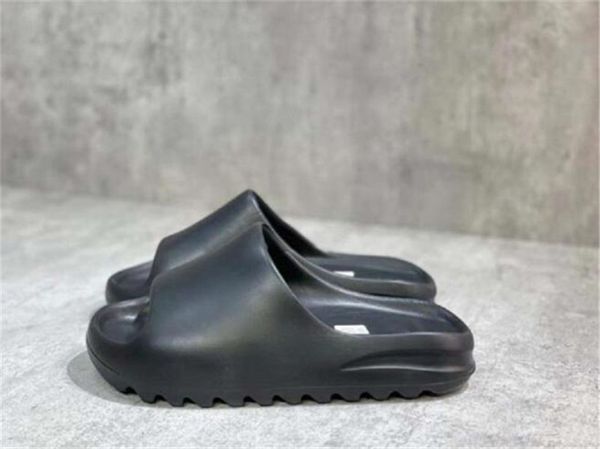 2022 slippers new style classic comfortable strong high-quality rubber sandals slippers summer flat mens and womens beach shoes eu35-eu44 a4, Black
2022 slippers new style classic comfortable strong high-quality rubber sandals slippers summer flat mens and womens beach shoes eu35-eu44 a4, Black