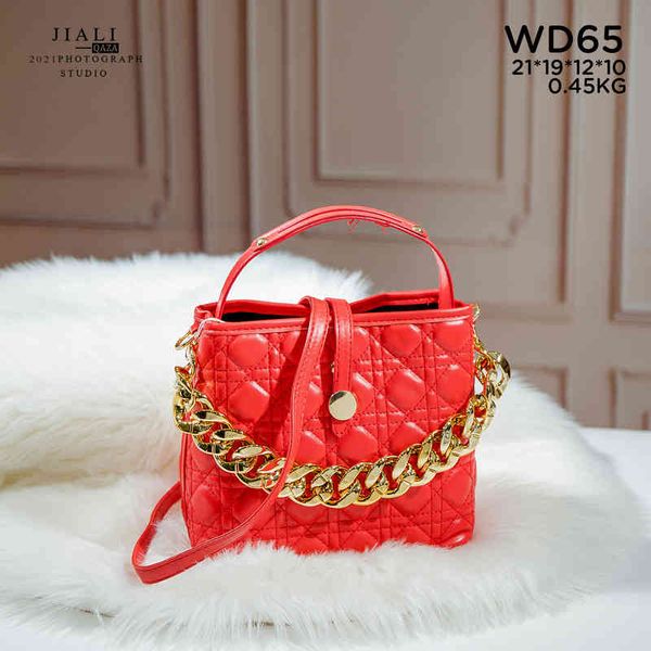 designer handbags bucket bag 2022 new large capacity single shoulder messenger bag commuting autumn winter portable women's
designer handbags bucket bag 2022 new large capacity single shoulder messenger bag commuting autumn winter portable women's