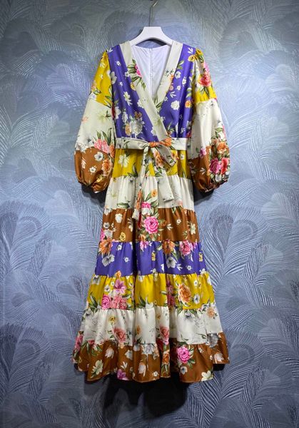 spring/summer dress 2022 european fashion v-neck printed long mosaic cake dress, Black
spring/summer dress 2022 european fashion v-neck printed long mosaic cake dress, Black