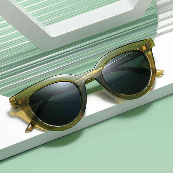 2022 tiktok super new trend polarized sunglasses fashion urban men's and women's color changing hip-hop glasses uimm, White;black
2022 tiktok super new trend polarized sunglasses fashion urban men's and women's color changing hip-hop glasses uimm, White;black