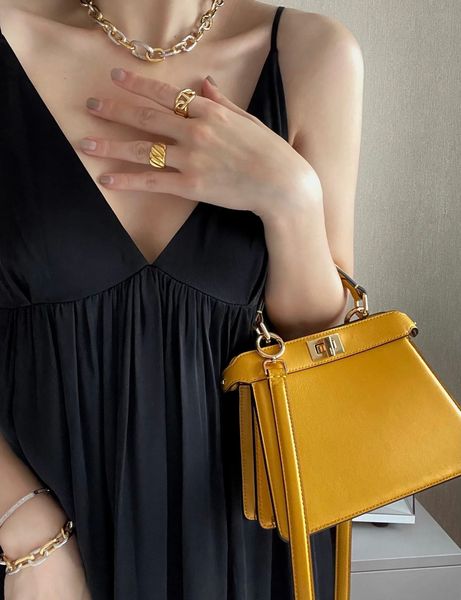 women shoulder bag genuine leather crossbody bag 2022 hand-held single-shoulder luxury designer women's handbag
women shoulder bag genuine leather crossbody bag 2022 hand-held single-shoulder luxury designer women's handbag