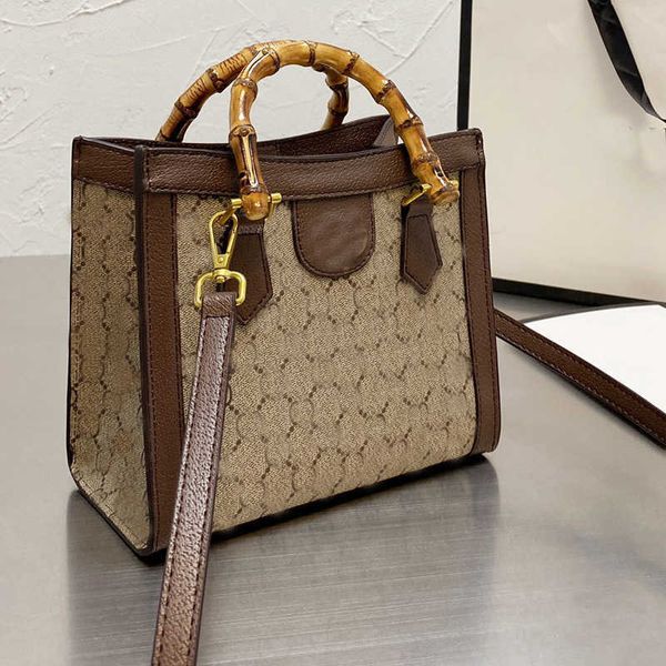 women handbag shopping bag shoulder bags plain alligator cowhide genuine leather bamboo portable hasp removable strap hardware interior
women handbag shopping bag shoulder bags plain alligator cowhide genuine leather bamboo portable hasp removable strap hardware interior