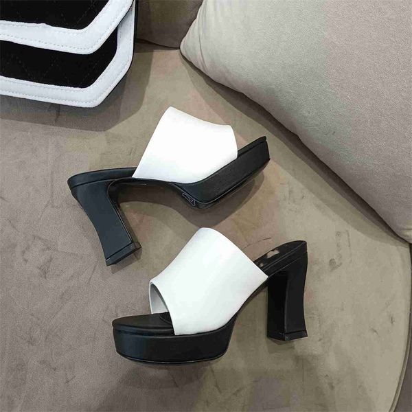 luxury fashion casual summer louiseity men women channel sandals slippers multicolor platform wedge heels letters viutonity d035, Black
luxury fashion casual summer louiseity men women channel sandals slippers multicolor platform wedge heels letters viutonity d035, Black
