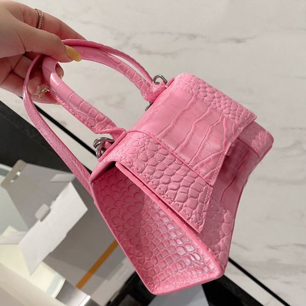 women crocodile pattern hand bag mini single shoulder bags flap cowhide leather handbag stylish versatile size 23*15/9*12cm
women crocodile pattern hand bag mini single shoulder bags flap cowhide leather handbag stylish versatile size 23*15/9*12cm