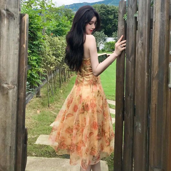 2021 french retro halter mid-length backless oil painting dress elegant floral fairy holiday suspender dress, White;black
2021 french retro halter mid-length backless oil painting dress elegant floral fairy holiday suspender dress, White;black