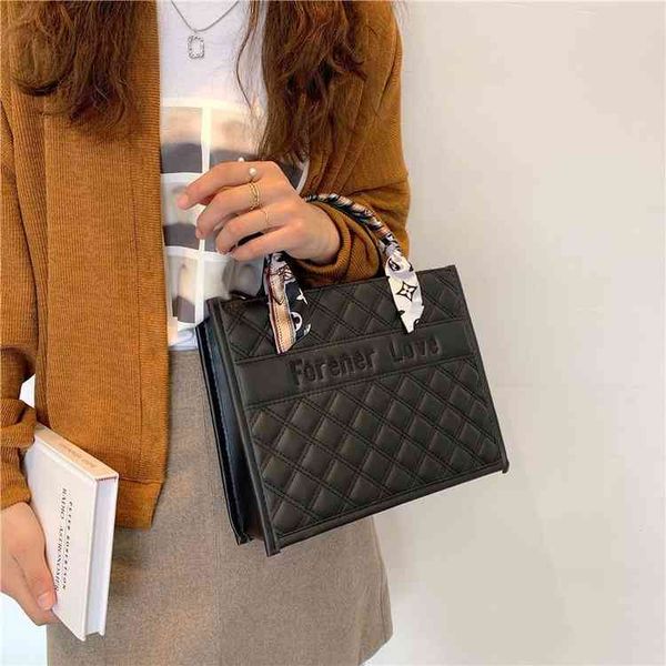 high large capacity new portable texture red fashion women fashion trend dinner bag factory outlet
high large capacity new portable texture red fashion women fashion trend dinner bag factory outlet