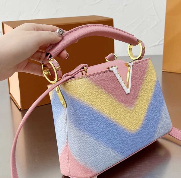 2022 ladies handbag pebble shoulder messenger bag solid color classic fashion l style l litchi pattern 
2022 ladies handbag pebble shoulder messenger bag solid color classic fashion l style l litchi pattern