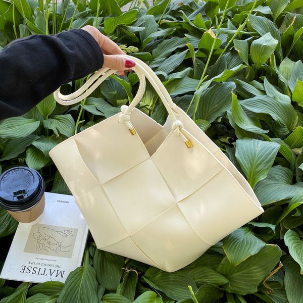 casual big bag 2022 summer new trendy fashion net red portable shoulder bag western style wild tote, Black;red
casual big bag 2022 summer new trendy fashion net red portable shoulder bag western style wild tote, Black;red