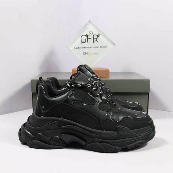 2022 triple s men women casual shoes designer platform sneakers black white grey red pink green light tan oreo mens trainers sports fashion
2022 triple s men women casual shoes designer platform sneakers black white grey red pink green light tan oreo mens trainers sports fashion