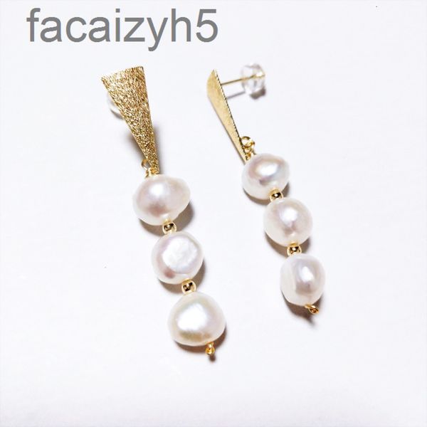 charm designer long natural freshwater pearl earrings are hand worn. the real gold plating of pearls is not easy to fade0o37, Golden
charm designer long natural freshwater pearl earrings are hand worn. the real gold plating of pearls is not easy to fade0o37, Golden