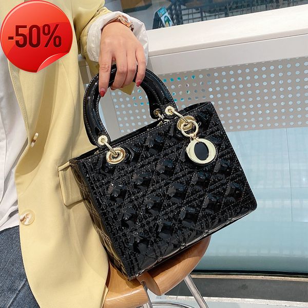 the factory directly wide shoulder belt patent leather dai fei fashion women's 2022 new handbag one shoulder msenger bag
the factory directly wide shoulder belt patent leather dai fei fashion women's 2022 new handbag one shoulder msenger bag