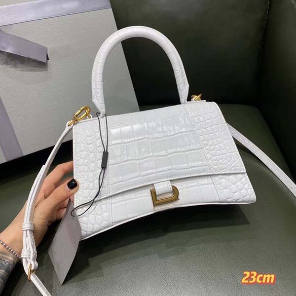 luxurys designers fashion bags handbag women leather shoulder bag large capacity chain messenger pillow handbags high grade versatile textur
luxurys designers fashion bags handbag women leather shoulder bag large capacity chain messenger pillow handbags high grade versatile textur