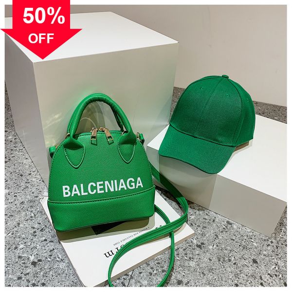 2022 new solid color letter simple hat msenger fashionable retro women's totes shoulder bag
2022 new solid color letter simple hat msenger fashionable retro women's totes shoulder bag