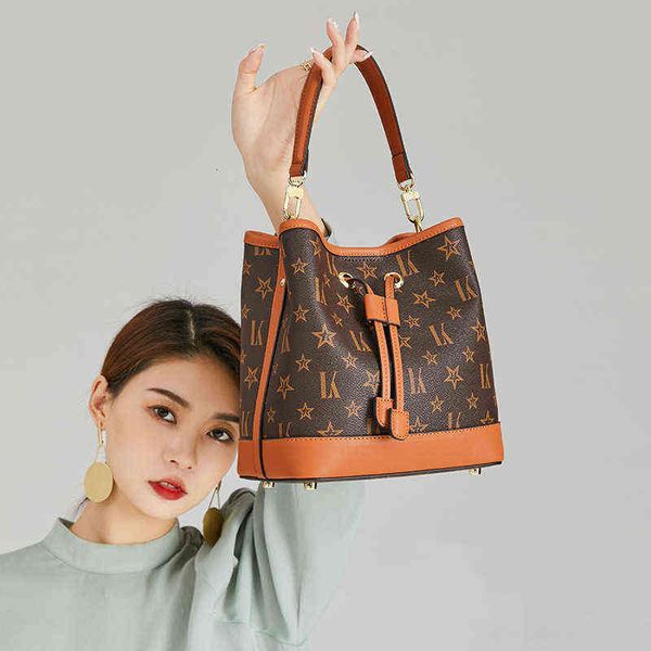 hong kong brand bag women's menger 2022 high-end hand commuting one shoulder printed bucket bag
hong kong brand bag women's menger 2022 high-end hand commuting one shoulder printed bucket bag