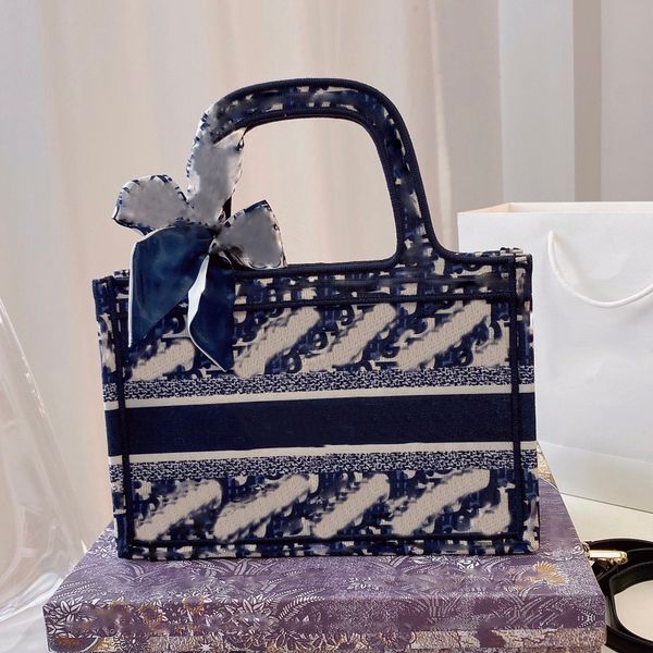 luxury designer shoulder bags handbags totes three-dimensional embroidery high version shopping bag goddess versatil handbag 003
luxury designer shoulder bags handbags totes three-dimensional embroidery high version shopping bag goddess versatil handbag 003