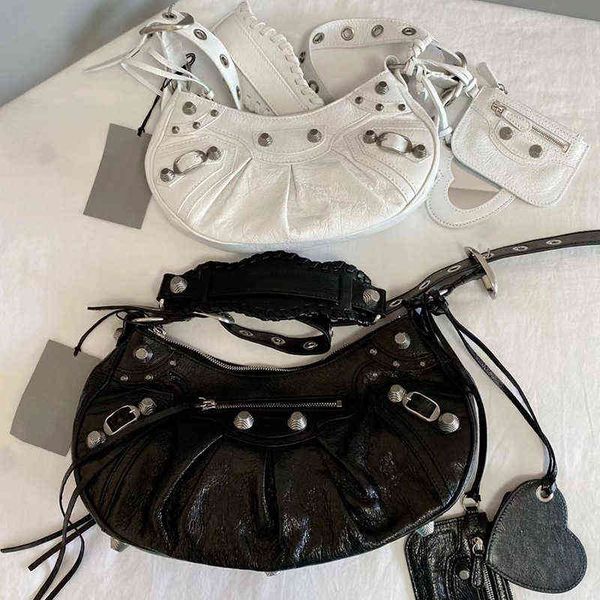 le cagole bls 22 le cagole crescent bag three in locomotive oil wax leather women's single shoulder messenger armpit syge
le cagole bls 22 le cagole crescent bag three in locomotive oil wax leather women's single shoulder messenger armpit syge