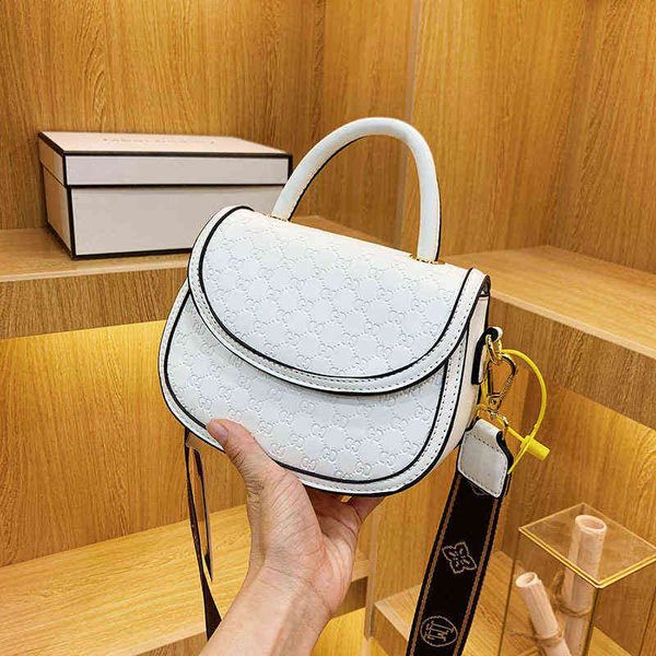 2022 new fashion all-match ladies mini handbag high sense style small bag 2022 portable msenger
2022 new fashion all-match ladies mini handbag high sense style small bag 2022 portable msenger