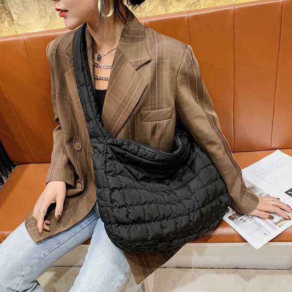 2021 new soft handbag down fabric shoulder bag quality women's designer big capacity underarm pack large female purses
2021 new soft handbag down fabric shoulder bag quality women's designer big capacity underarm pack large female purses