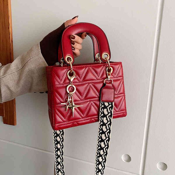 spring new women's shoulder bag small square fashion versatile embroidered diagonal wholesale western style ladies designer bags
spring new women's shoulder bag small square fashion versatile embroidered diagonal wholesale western style ladies designer bags