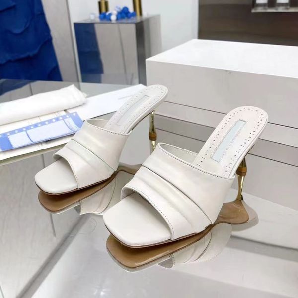 2022 women fashion designer flat slippers shoes girls outdoor casual soft leather slides lady's summer holiday beach black sandal slipp
2022 women fashion designer flat slippers shoes girls outdoor casual soft leather slides lady's summer holiday beach black sandal slipp