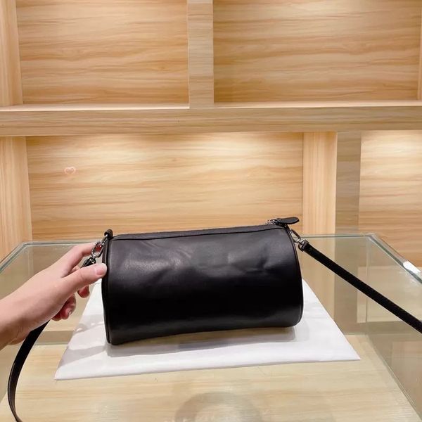 fashion designer tote bag luxury totes cross body handbags shoulder bags genuine leather high-quality and high-capacity men and women alike, Black;red
fashion designer tote bag luxury totes cross body handbags shoulder bags genuine leather high-quality and high-capacity men and women alike, Black;red