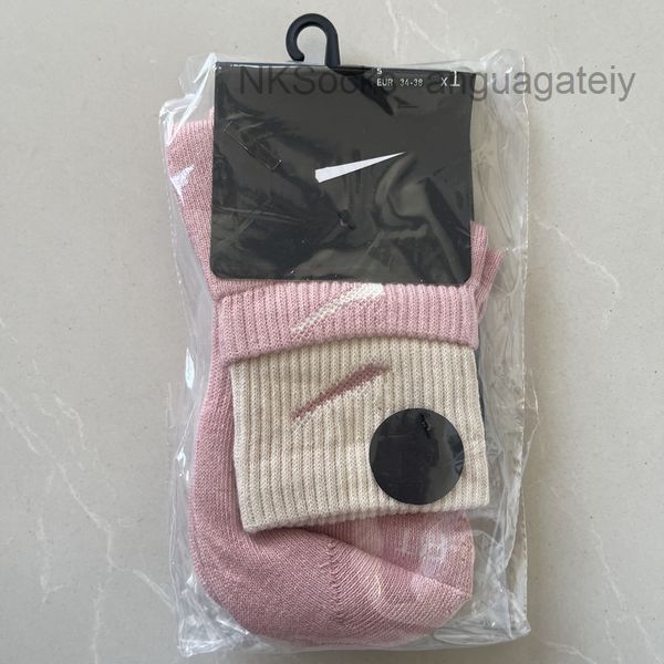 classic fashion men socks hook brand color stitched men's women's long tube sports training sock street couple middle tubes luxury, Black
classic fashion men socks hook brand color stitched men's women's long tube sports training sock street couple middle tubes luxury, Black