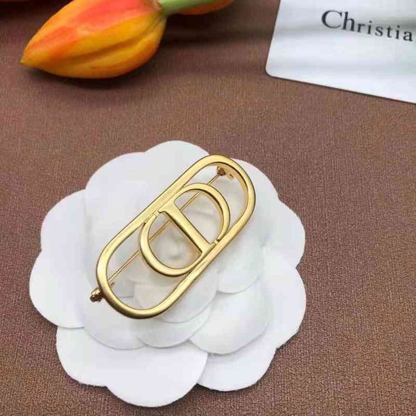 2022 factory wholesale new di home 1.1 long ring brooch women's clothing accessories decorative pin, Gray
2022 factory wholesale new di home 1.1 long ring brooch women's clothing accessories decorative pin, Gray