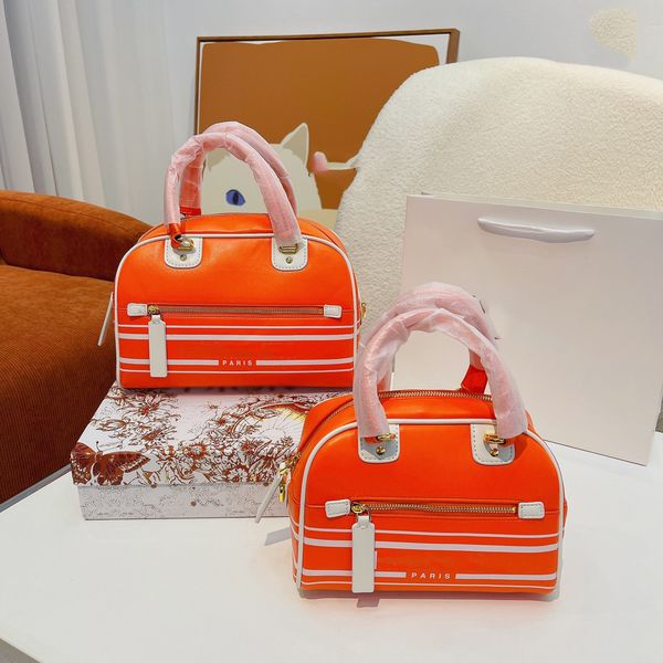 22ss france brand classic vibe bowling handbags crossbody bags genuine leather shoulder bags fashion women totes luxury designer pillow bag
22ss france brand classic vibe bowling handbags crossbody bags genuine leather shoulder bags fashion women totes luxury designer pillow bag