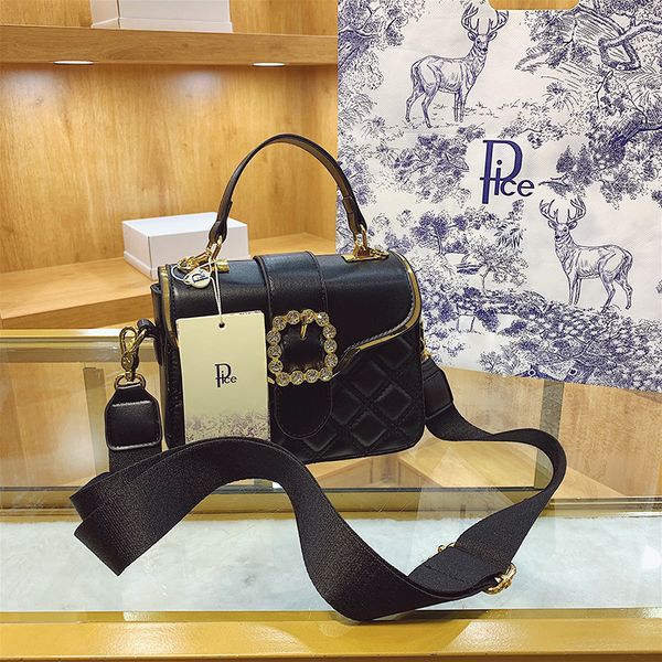 wholesale factory leathers shoulder bag with thicken and three layers of leather handbag elegant solid color studded handbags classic plaid
wholesale factory leathers shoulder bag with thicken and three layers of leather handbag elegant solid color studded handbags classic plaid