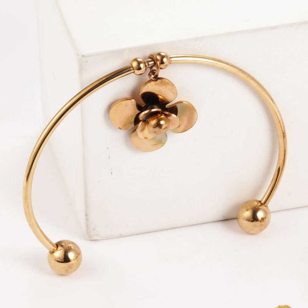 exquisite opening girlfriends bracelet trend jewelry casual versatile plum blossom c-shaped, Black
exquisite opening girlfriends bracelet trend jewelry casual versatile plum blossom c-shaped, Black