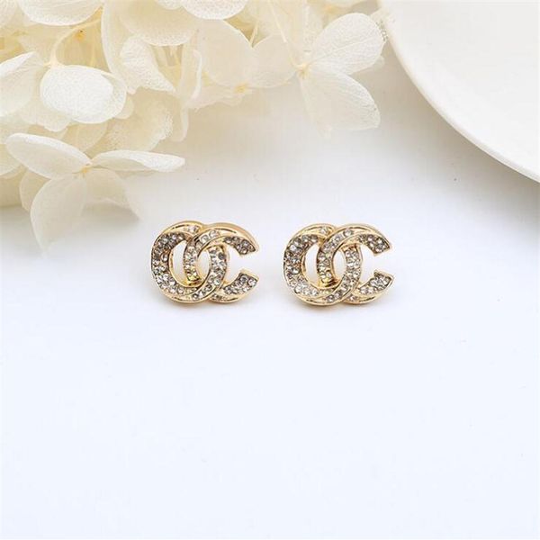 fashion designer pearl chain eardrop stud earring for womens luxury brand letter geometric annulus golden silver earrings high qua2363
fashion designer pearl chain eardrop stud earring for womens luxury brand letter geometric annulus golden silver earrings high qua2363