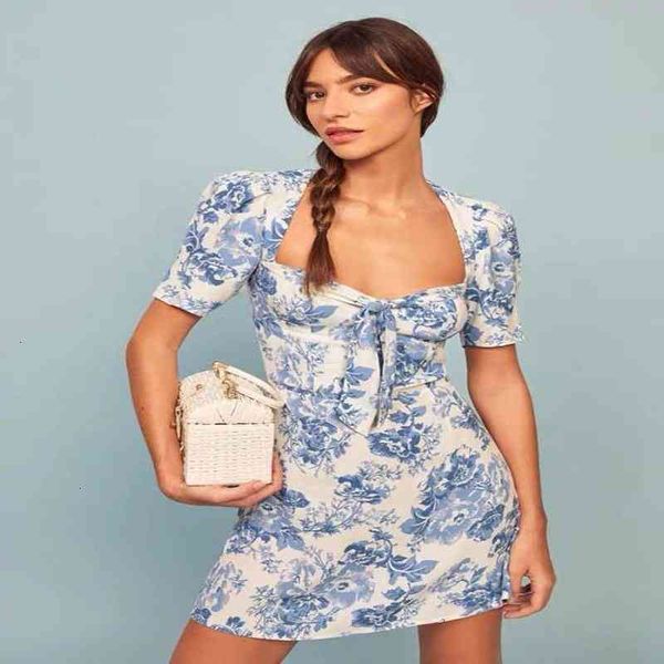 casual dresses ref spring and summer color flower square collar bubble sleeve backless dress female, Black;gray
casual dresses ref spring and summer color flower square collar bubble sleeve backless dress female, Black;gray