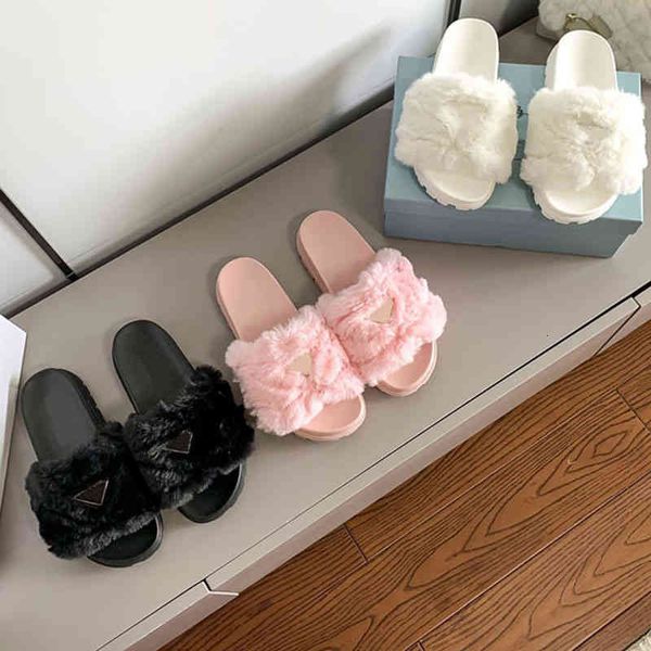 slippers in autumn and winter of , the fairy style triangular label wool slippers, women wear net red thick bottom one-line cotton slippers, Black
slippers in autumn and winter of , the fairy style triangular label wool slippers, women wear net red thick bottom one-line cotton slippers, Black