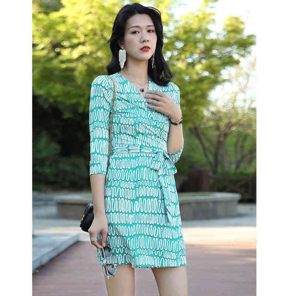 casual dresses wrap skirt spring and summer geometric print v-neck korean high waist slim fresh dress for women, Black;gray
casual dresses wrap skirt spring and summer geometric print v-neck korean high waist slim fresh dress for women, Black;gray