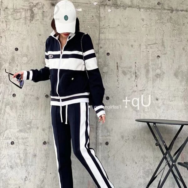 women's tracksuits designer 2021 autumn new black and white contrast stitching stripe fashion stand collar zipper pants two piece suit, Gray
women's tracksuits designer 2021 autumn new black and white contrast stitching stripe fashion stand collar zipper pants two piece suit, Gray