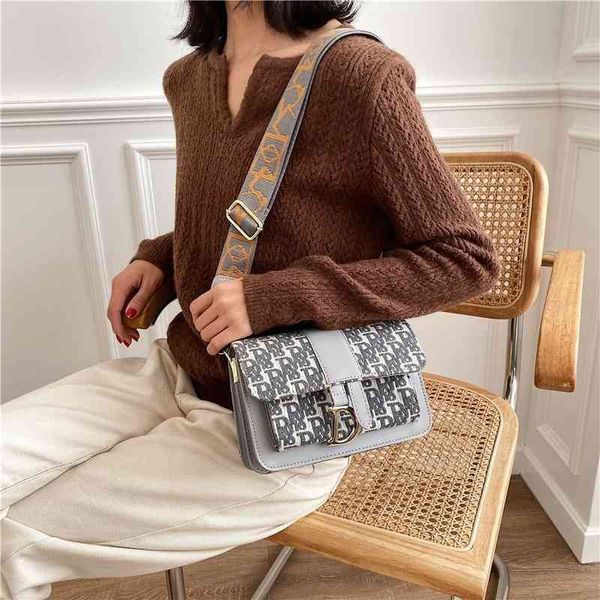 classic handbags womens new fashion high sense texture letter messenger simple one shoulder small square bag handbags
classic handbags womens new fashion high sense texture letter messenger simple one shoulder small square bag handbags