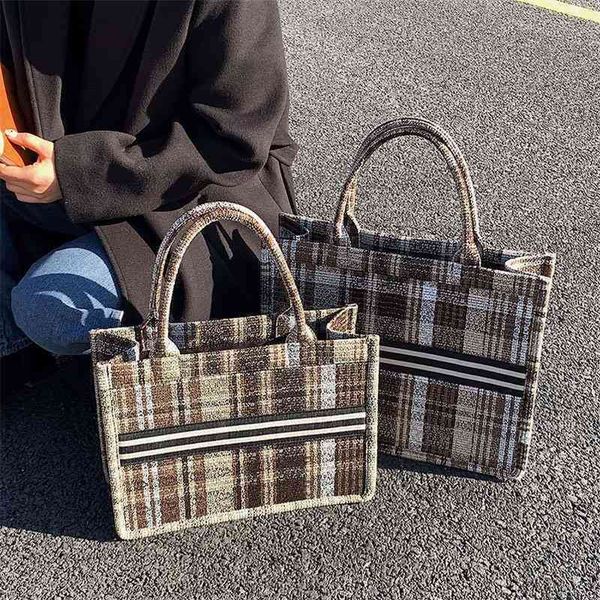 70% factory online sale large capacity portable striped bag simple hand to work in autumn and winter
70% factory online sale large capacity portable striped bag simple hand to work in autumn and winter