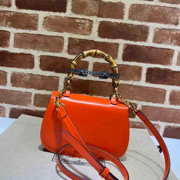 2022 luxury designer bags bamboo handle fashion brand handbags women trendy real leather shoulder cross body lady purse
2022 luxury designer bags bamboo handle fashion brand handbags women trendy real leather shoulder cross body lady purse