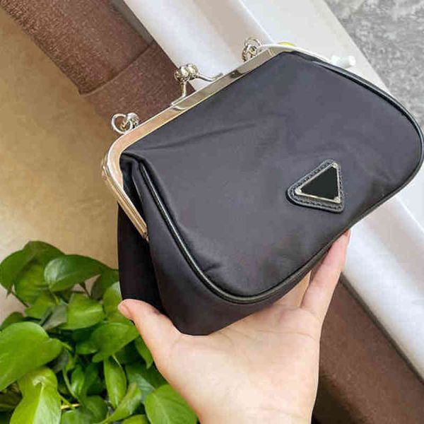 clip shoulders bags women luxury dinner cloud shape handbag elegant clutch pouch crossbody tote 220527
clip shoulders bags women luxury dinner cloud shape handbag elegant clutch pouch crossbody tote 220527