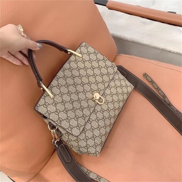 genuine on the counter new one messenger women's fashion trend simple leisure wholesale design purses online
genuine on the counter new one messenger women's fashion trend simple leisure wholesale design purses online