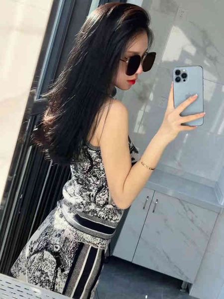 short shirts 2022 spring and summer embroidery jungle round neck versatile age reducing knitted vest suspender + shorts casual suit, White
short shirts 2022 spring and summer embroidery jungle round neck versatile age reducing knitted vest suspender + shorts casual suit, White